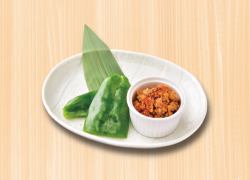 Crispy bell peppers with fragrant shichimi minced meat topping