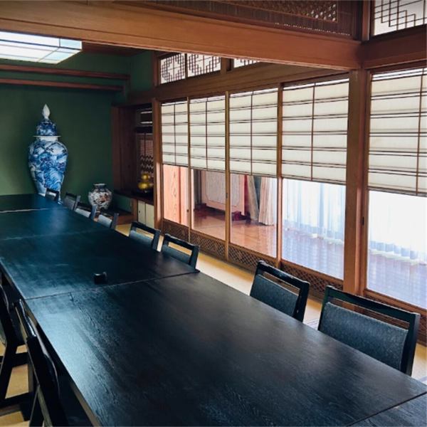 【各種宴会に最適な貸切が可能♪】贅沢なひとときをお楽しみいただける当店では貸切のご利用も承っております。老若男女を問わず誰もがリラックスできる温かみのある雰囲気が漂っています。落ち着いた店内で大切な方々とのお食事やお祝い事に最適です。心地よく過ごせる空間で、贅沢なひとときをお楽しみください◎