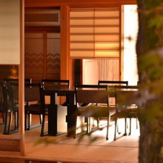 Private hire for up to 36 people is ideal for company welcome/farewell parties and important events.You can enjoy a special moment in a relaxing atmosphere in a private space while savoring a sumptuous course meal made with seasonal ingredients and all-you-can-drink options.