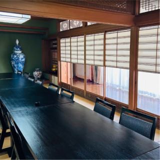 The private rooms, which can accommodate up to 10 people, are perfect for girls' get-togethers.Enjoy a great time with a variety of seasonal dishes and a wide range of drinks.