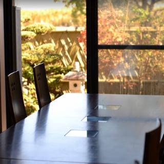 The private room can accommodate up to eight people and is perfect for families.You can spend your precious time in a relaxing space while enjoying Japanese cuisine made with seasonal ingredients.Please enjoy the relaxing atmosphere.