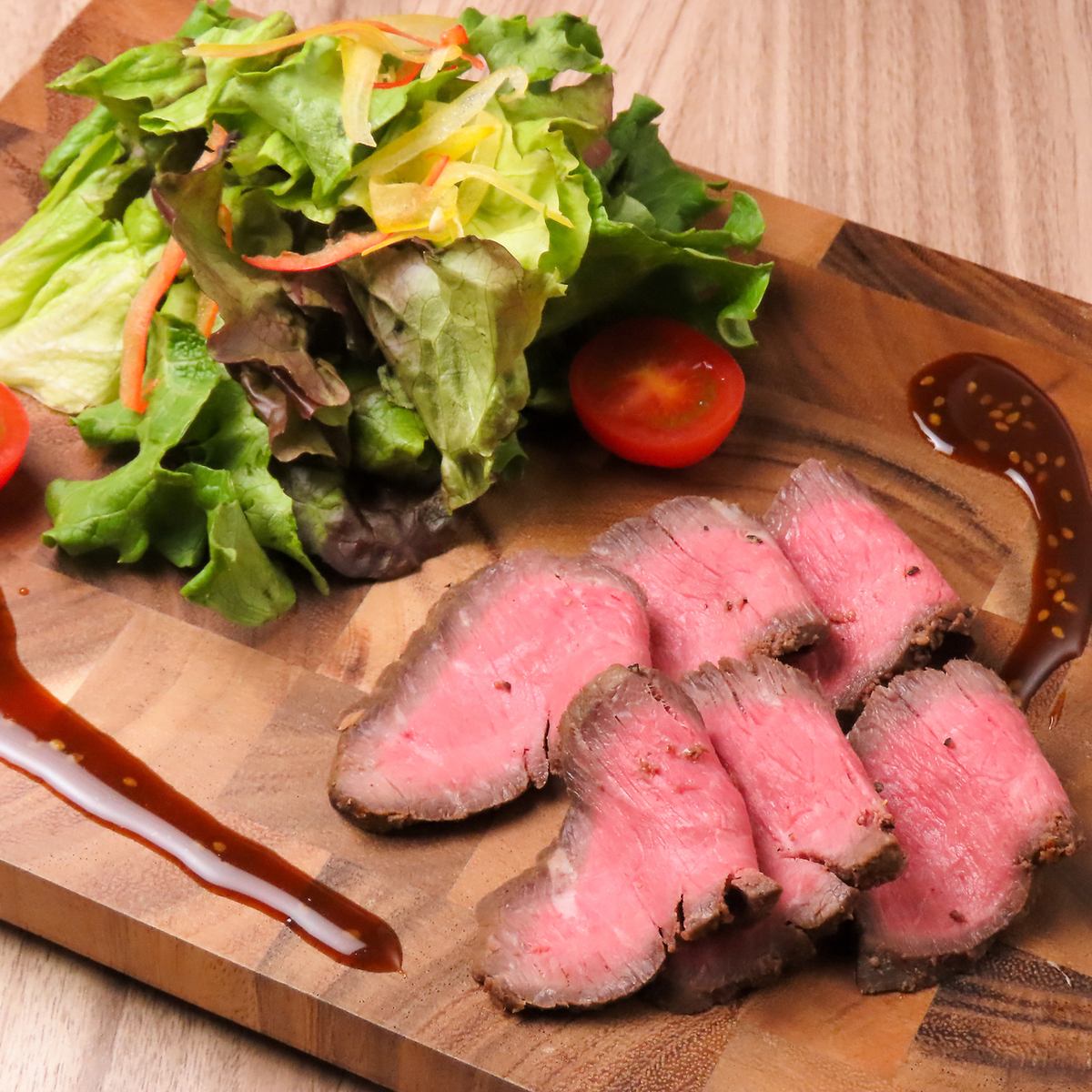 国産ローストビーフや阿波尾鶏など徳島県産のお肉料理多数！