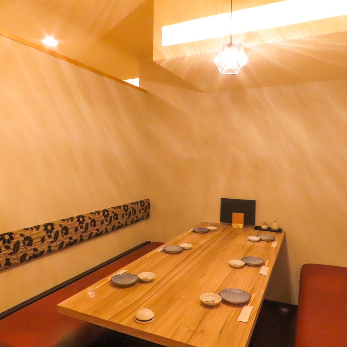 当店は完全個室席を完備しておりますのでお早めにご予約ください