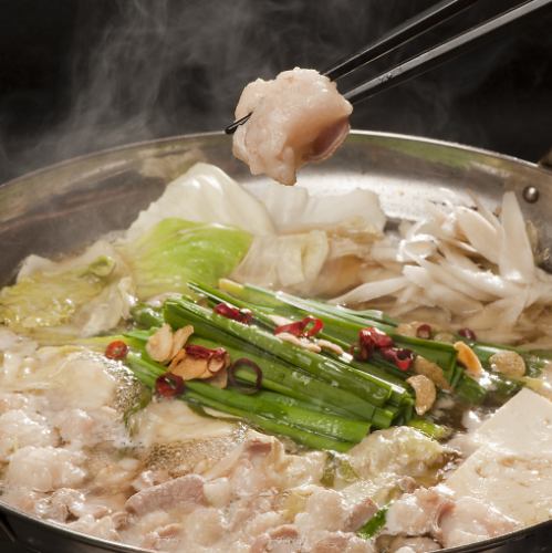 <博多内锅>请享用用国产牛内锅、特制金汤和无农药卷心菜制成的精美内锅。