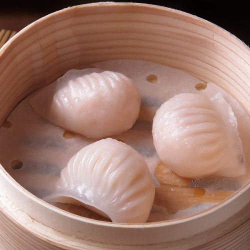 透明感ある皮が輝く水晶エビ餃子！