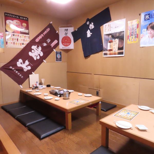 最大48名様ご宴会可能。座敷席は8名様×2テーブル（最大16名様ご案内可能）鮮魚料理等自慢の料理と地酒をご用意。大規模宴会や普段使いなど幅広いシーンでご利用頂けます!ご利用人数やご予算等お気軽にお問い合わせください[静岡/女子会/記念日/居酒屋/宴会/飲み放題/酒/鮮魚/刺身/会社宴会/海鮮/二次会/誕生日/サク飲み]