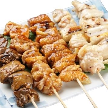 Chicken thighs / Tsukune / Gizzard / Negima / Chicken yagen / Chicken skin / Bonjiri / Pork toro / Pork rose