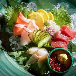 Carefully selected! Today's sashimi platter