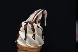 ソフトクリーム（ストロベリーチョコソース/チョコソース）/和ソフト　黒みつ