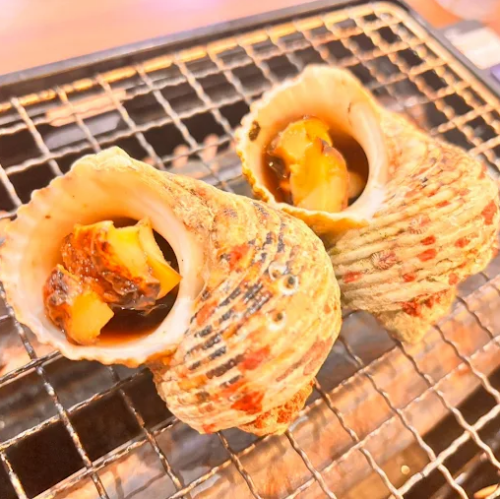 海鮮料理で盛り上がる宴会