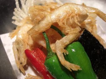 Deep-fried white shrimp