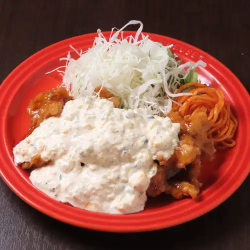 甘酢と自家製タルタルが絡む！ジューシーな一番人気！チキン南蛮