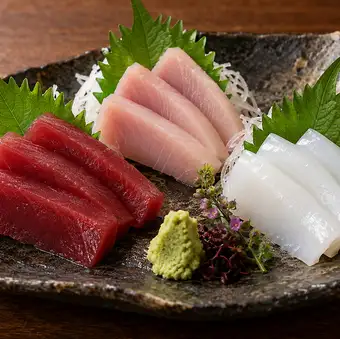 Assorted sashimi