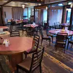 ご友人やご家族との賑やかなランチ、神戸観光の合間のご休憩、そして大切な方とのディナーまで。本場・香港の喧騒を心地よく感じさせる温かな空間で、皆様のお越しを心よりお待ちしております。