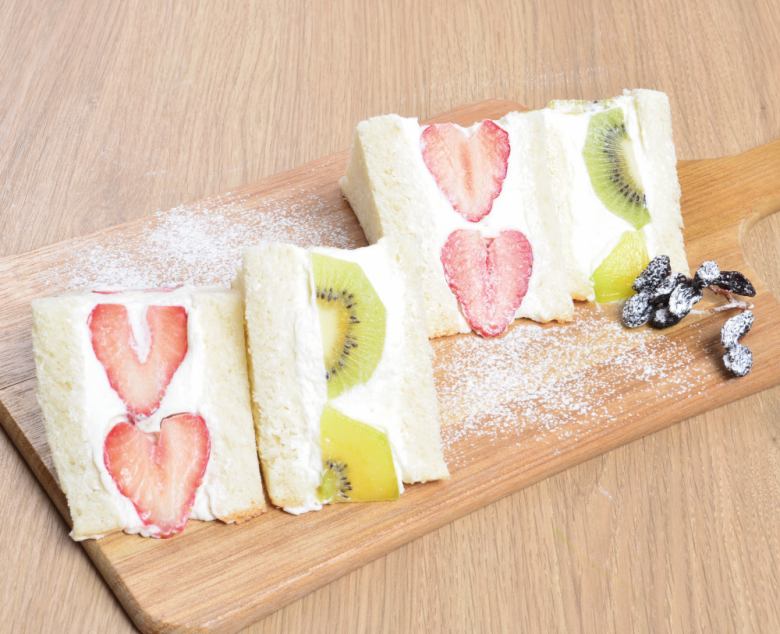 Strawberries & seasonal fruits ~ Luxury fruit sandwich