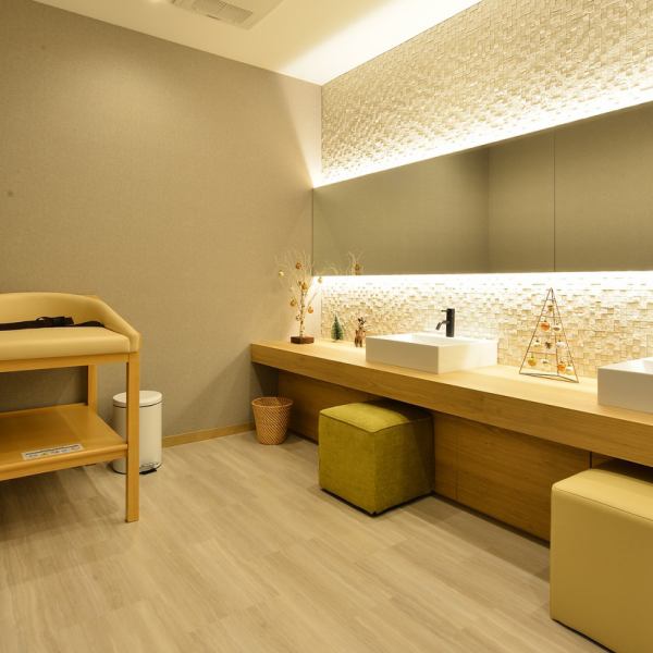 [Fashionable powder room] The interior of the housing company is also particular about here! ◎ for remakeup, safe equipment for baby moms! For changing diapers and breastfeeding space ◎