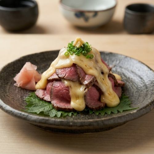 肉×チーズのロービーさんかく盛り