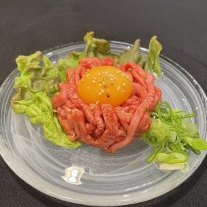 炙りユッケ