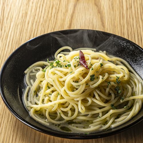 名物にしたいシンプルなペペロンチーノ　モチモチ生パスタ