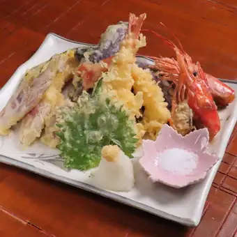 エビと旬魚の天ぷら盛り合わせ