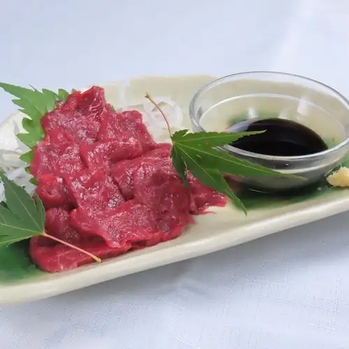 Freshly prepared premium lean horse sashimi*