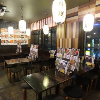 Table seats that can be combined♪Suitable for banquets from 4 people to a large number of people!Of course, private reservations are also OK!