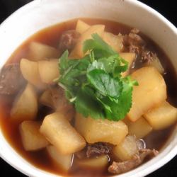 Boiled horse tendon and radish