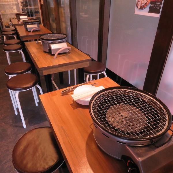 [Up to 30 seats available] There are also table seats that are recommended for dates, etc. ♪ Seat layouts are possible according to the number of people! Also, so that you can enjoy fresh meat, smoke-free roasters ] And "Authentic Shichirin" that enhances the taste of meat! Enjoy high quality meat and charcoal-grilled meat at a reasonable price!