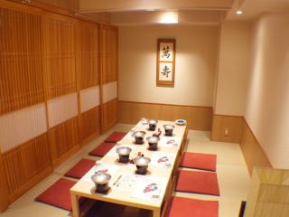 会社宴会や接待などの各種宴会にピッタリ！コースは飲み放題付5000円/6000円をご用意！〆はもちろん握り寿司！人気の席のため早めの予約がおススメ！