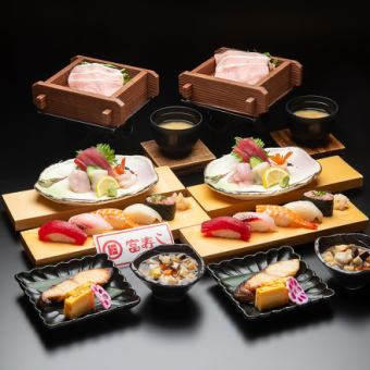 【宴会套餐 6,000日元（含税）】包含炸物以及7道菜，其中包括5种握寿司，并享有2小时无限畅饮。