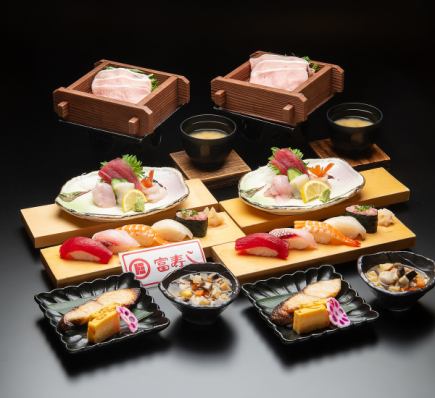 【宴会套餐 6,000日元（含税）】包含炸物以及7道菜，其中包括5种握寿司，并享有2小时无限畅饮。