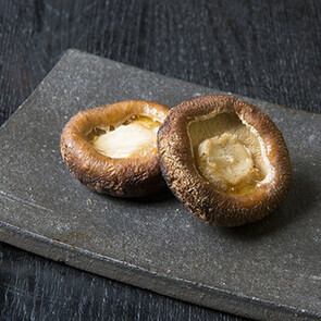 2 charcoal-grilled Tsukiyono shiitake mushrooms