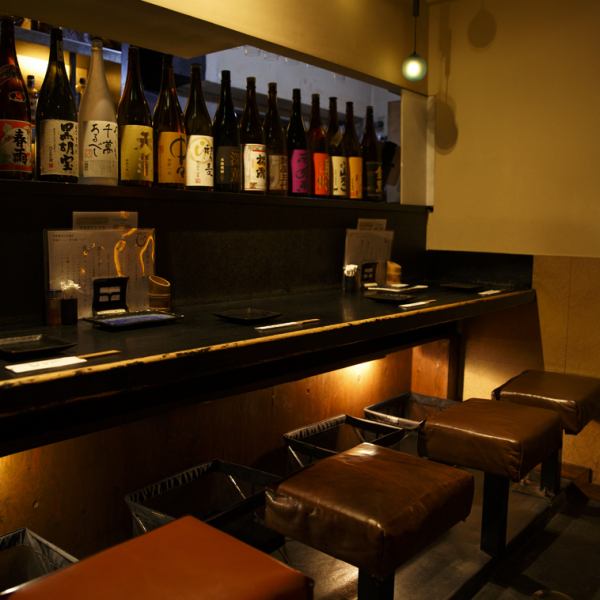 【推薦單人用餐】提供吧台座位。任何人都可以獨自前來,下班後小酌一杯,或吃頓便餐。我們可以應付各種情況,請隨時諮詢我們的店員。我們也提供多種酒水供您佐餐。