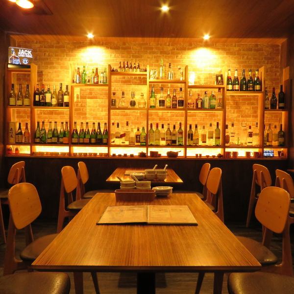 【女子会、飲み会に】2～3名、4～5名などのテーブル席もご用意！わいわい楽しくご宴会も、お友達同士でゆっくりくつろげる空間です。美味しい中華や点心で楽しい時間をお過ごしください。ソーシャルディスタンス◎