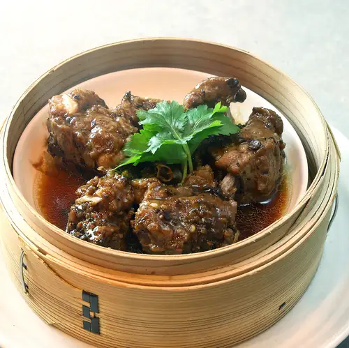 Steamed spare ribs with fermented black beans