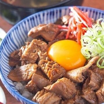 もつ煮丼