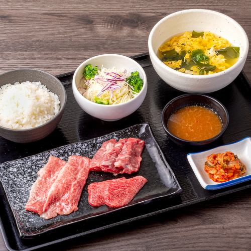 ランチタイム限定の定食をご用意(11時30分～14時30分)