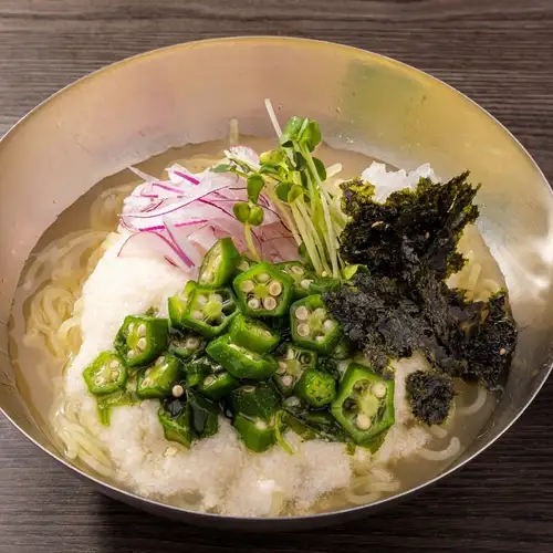 夏のさっぱりねばとろ冷麺