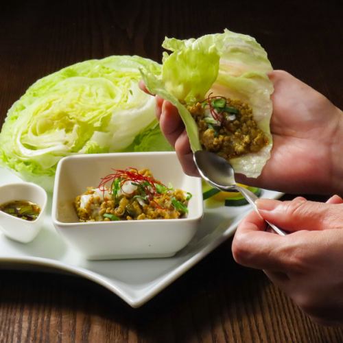 野菜たっぷり食べられる☆肉味噌のレタス包み