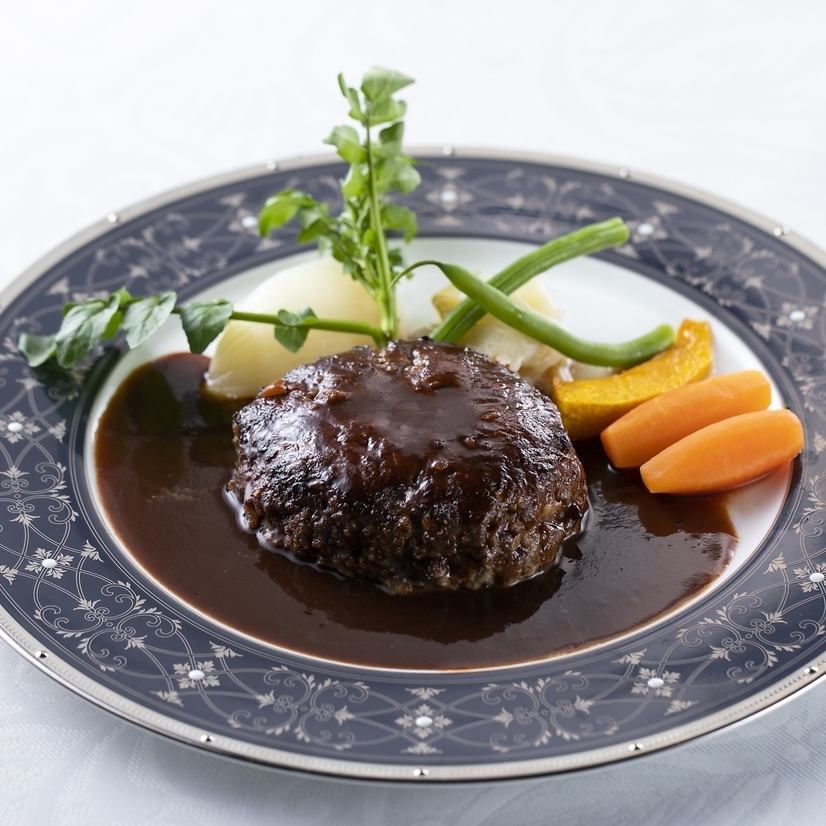 新鲜食材烹制的菜肴和甜点♪ 可欣赏海景的座位★