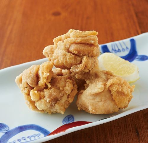 Deep-fried chicken thigh with salt [Nakatsu Karaage, a secret salt sauce from Nakatsu, Oita Prefecture]