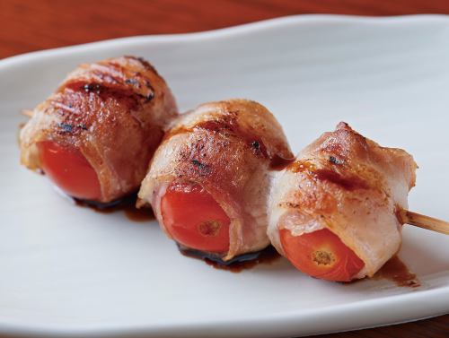 Tomato wrapped in meat skewer (1 skewer)