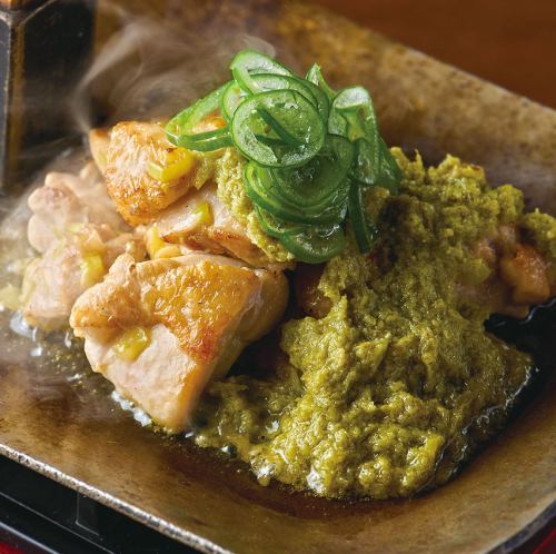 Grilled chicken thigh with leek and pesto sauce (homemade leek sauce)