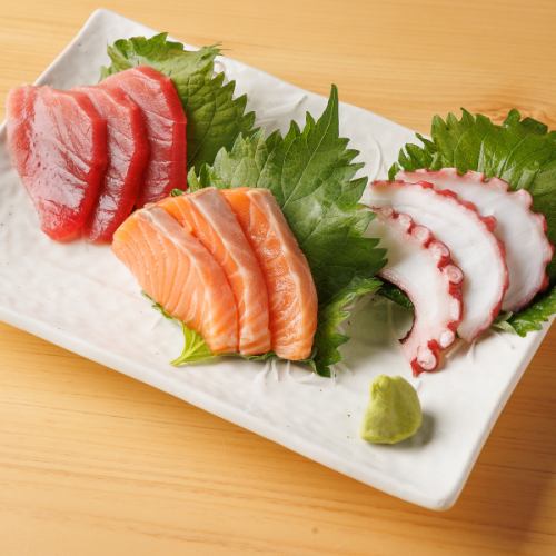 Assortment of three kinds of sashimi