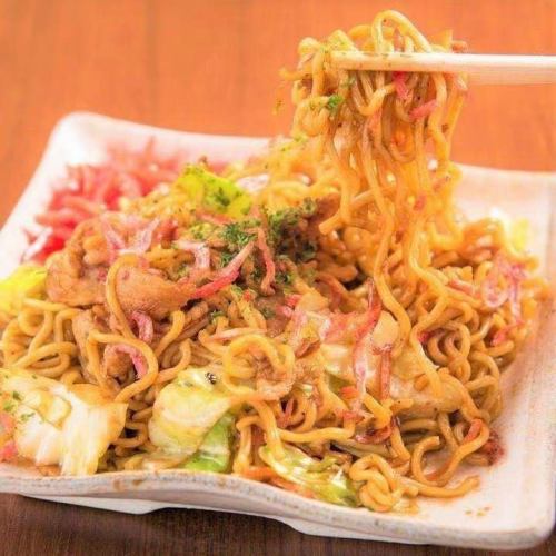 Fried noodles (salt/sauce) 490 yen