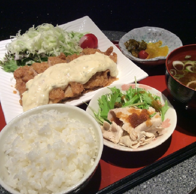 お肉200gも！ボリューム満点、大満足なランチは1100円(税込)～