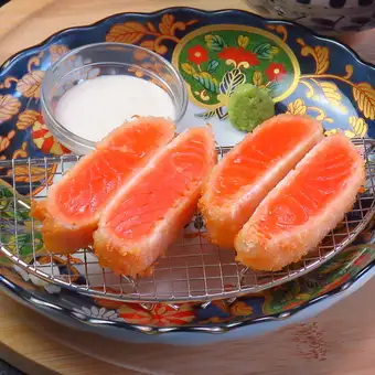 サーモンレアかつ