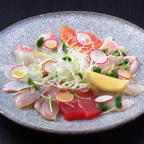 【豪華】鮮魚のカルパッチョ◆瑞々しい魚介を贅沢に♪ ハーフサイズ1300円(税込)/フルサイズ2200円(税込)