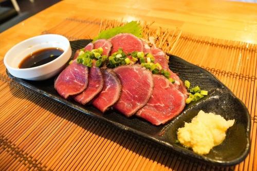 Seared beef sashimi