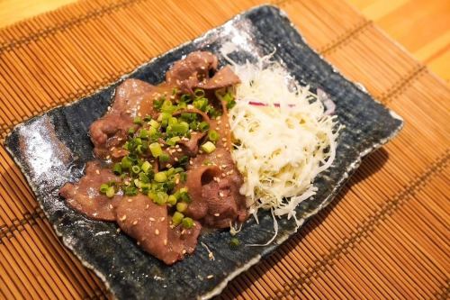 Grilled beef tongue with green onions and salt